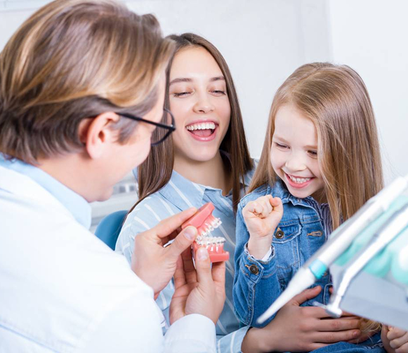 top-7-benefits-of-having-a-family-dentist 1